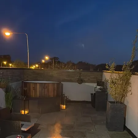 Hot Tub Luxe In The Heart Of Villa