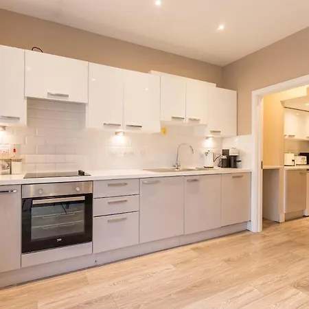 Hot Tub Luxe In The Heart Of دبلن