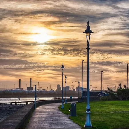 Hot Tub Luxe In The Heart Of * دبلن