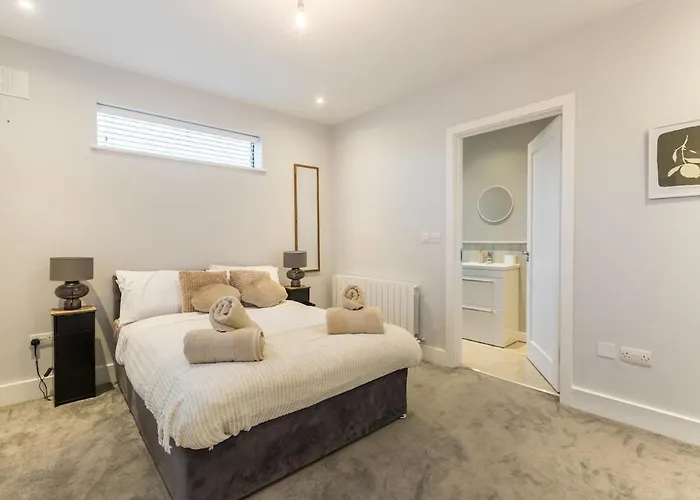 Hot Tub Luxe In The Heart Of Villa Dublin