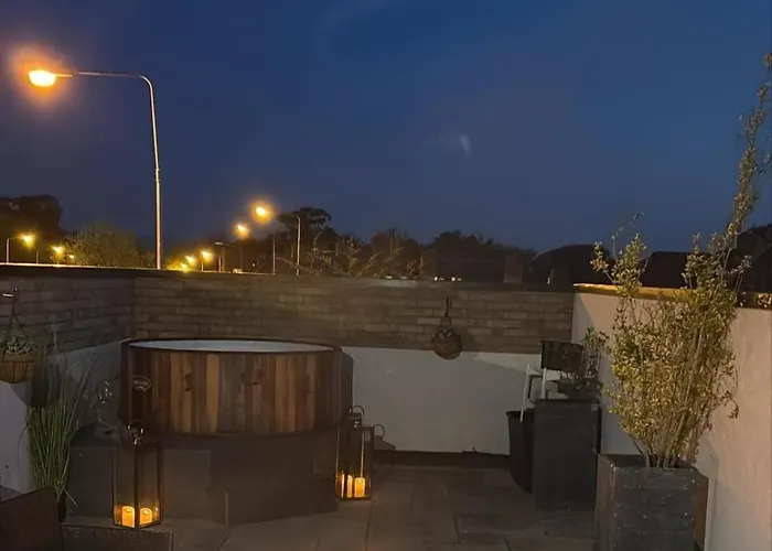 Hot Tub Luxe In The Heart Of Villa