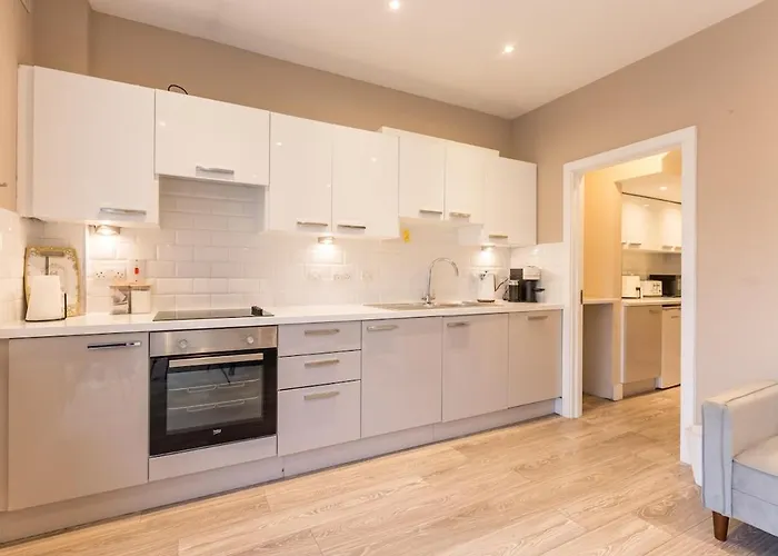 Hot Tub Luxe In The Heart Of Dublin