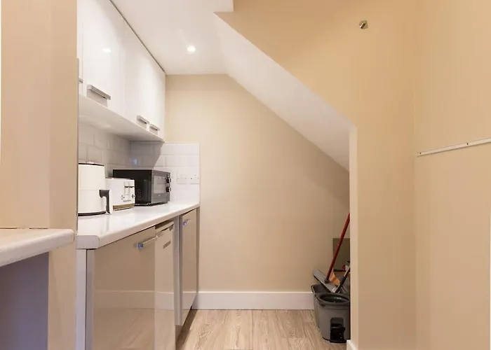 Hot Tub Luxe In The Heart Of Villa Dublin